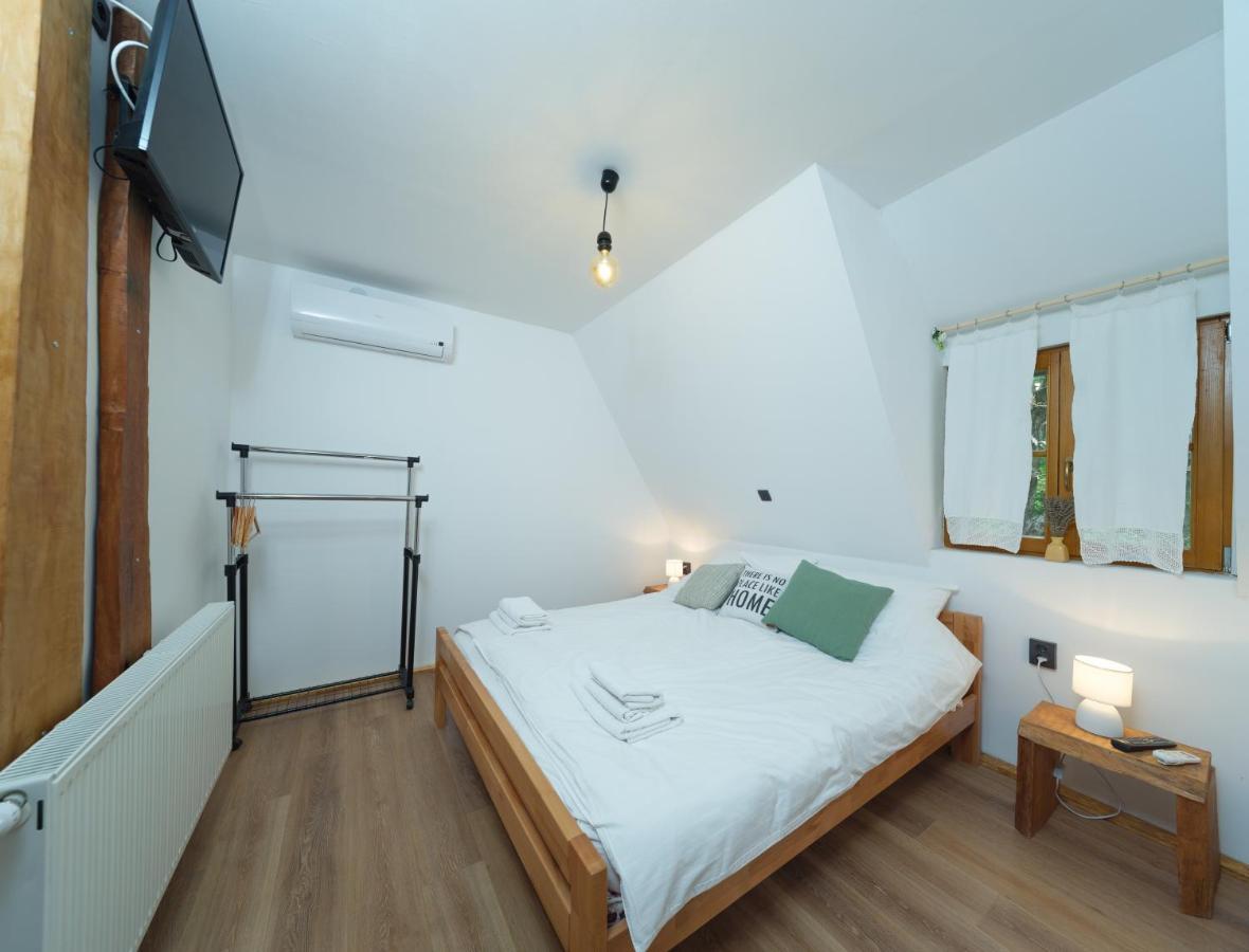 Yeti Cabin Plitvica selo Exteriör bild